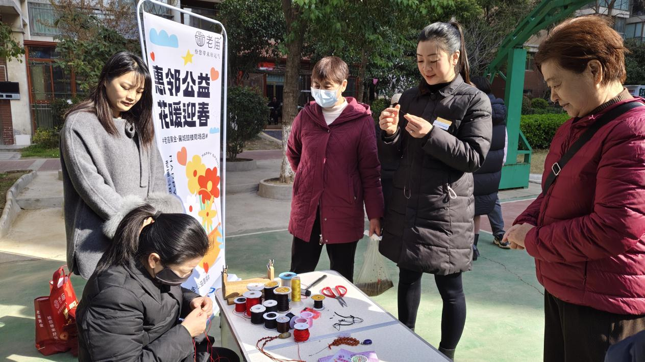 襄陽襄城區(qū)建錦社區(qū)“僑胞之家”開展 “首飾煥新 玉鑒真知”志愿服務(wù)活動(dòng)